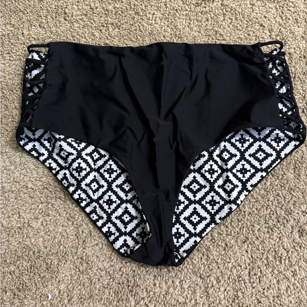 Reversible swim bottoms